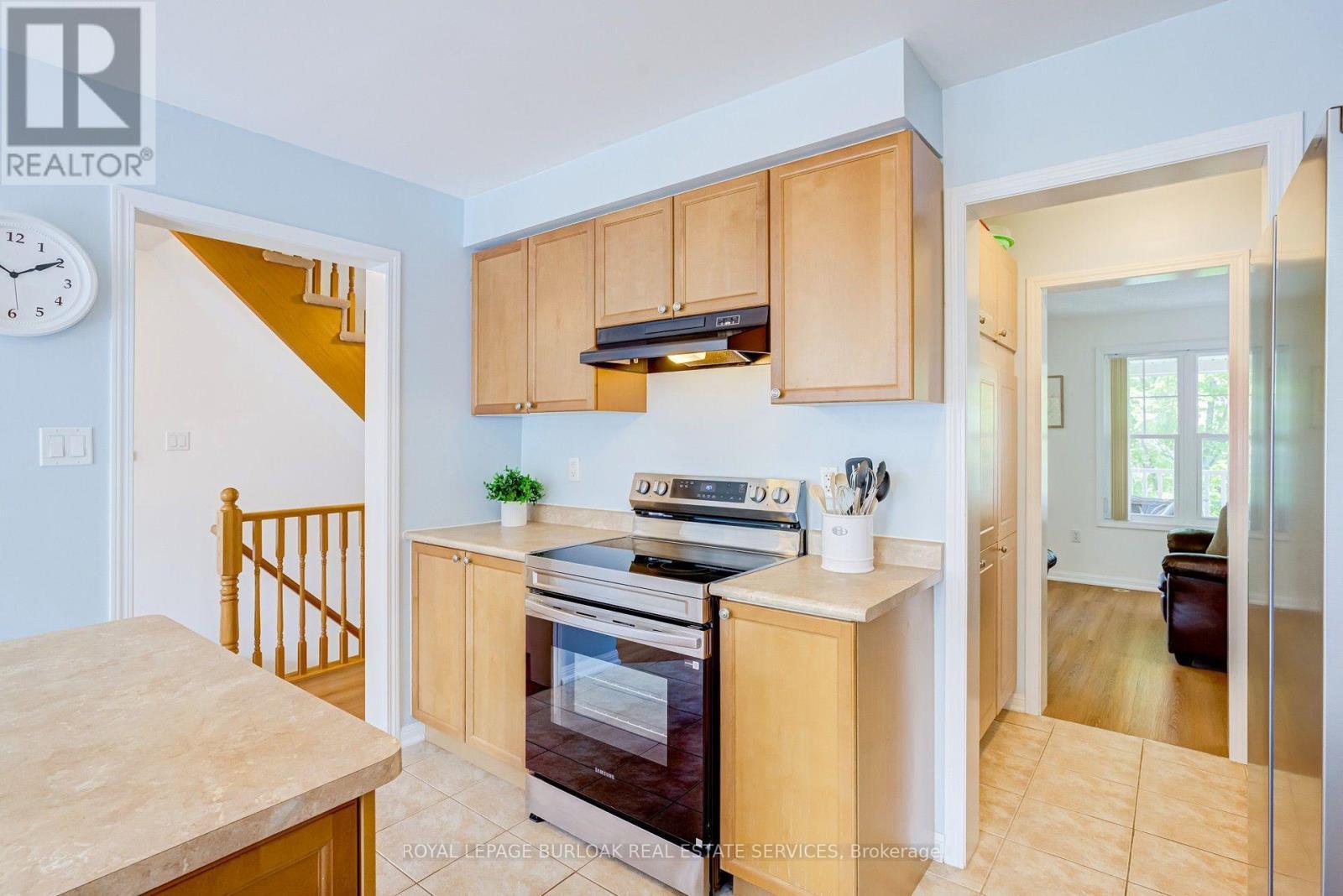 672 Mceastern Path, Milton, ON - Indoor Photo Showing Kitchen