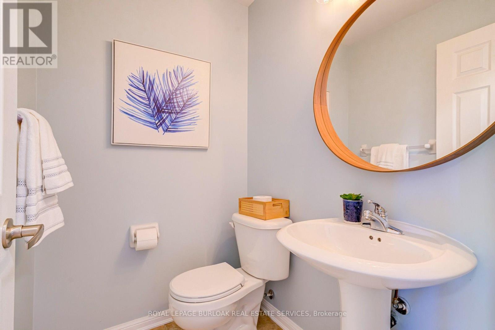 672 Mceastern Path, Milton, ON - Indoor Photo Showing Bathroom