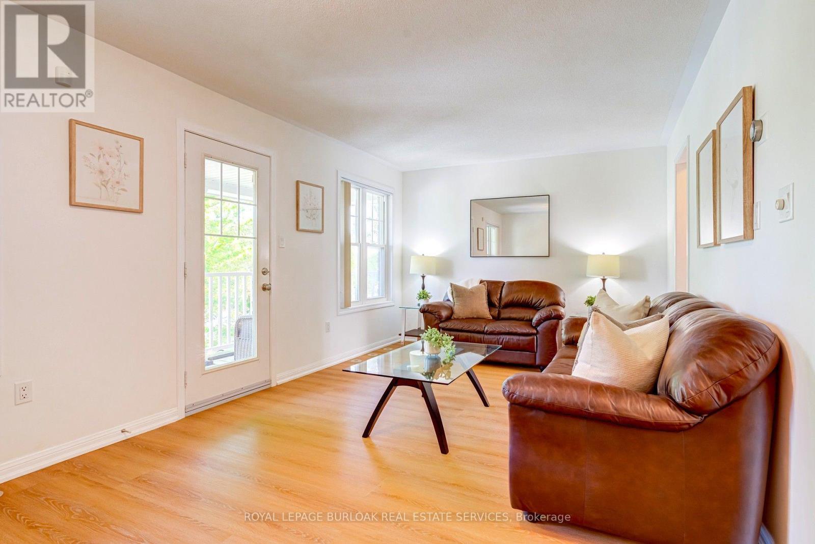 672 Mceastern Path, Milton, ON - Indoor Photo Showing Living Room