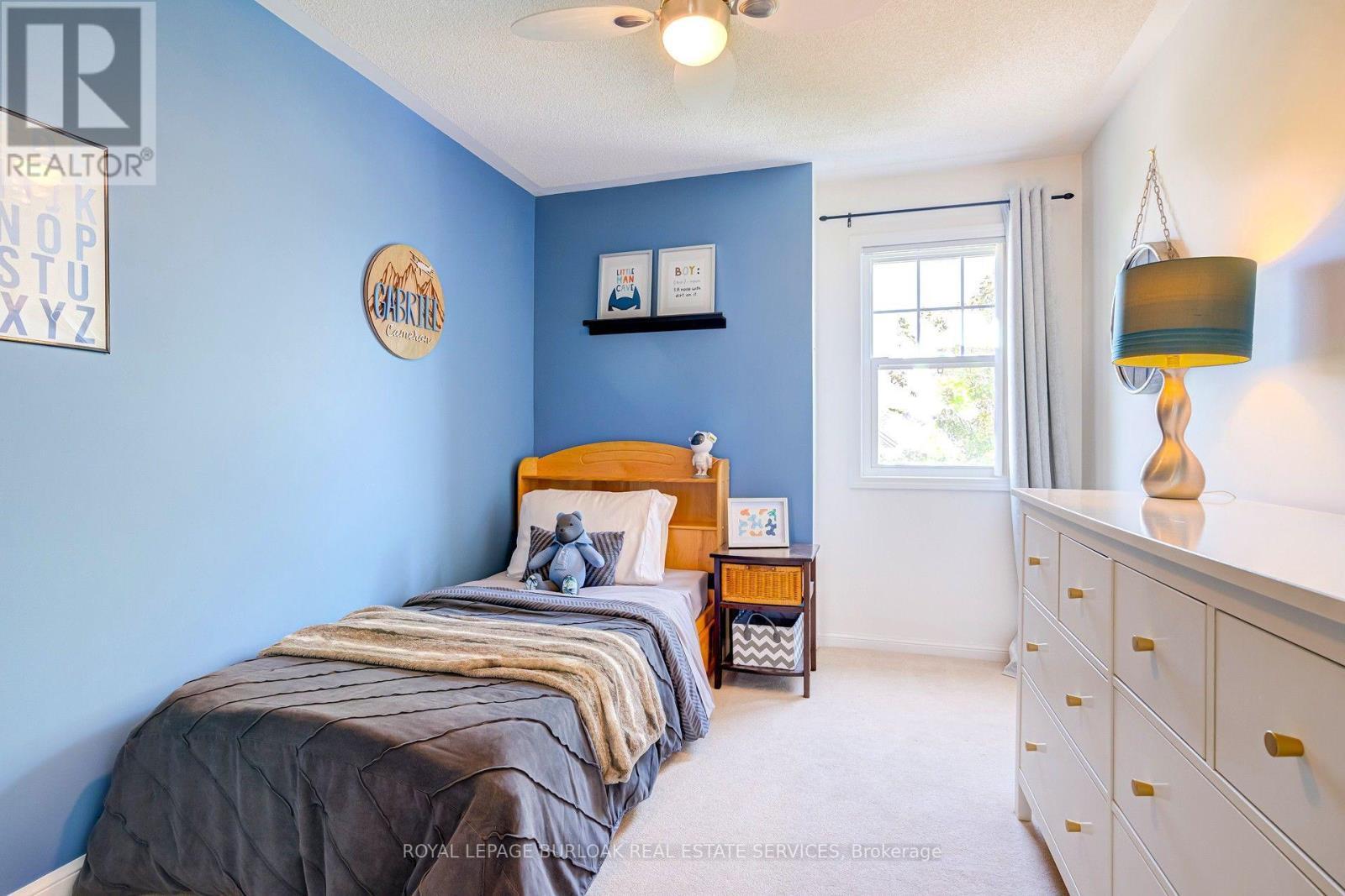 672 Mceastern Path, Milton, ON - Indoor Photo Showing Bedroom