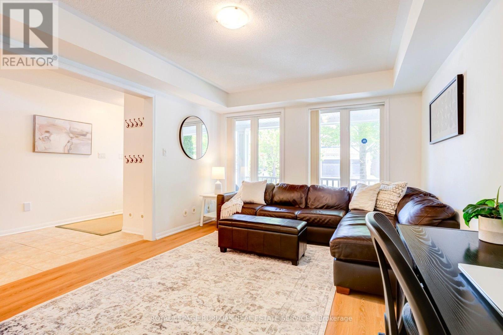 672 Mceastern Path, Milton, ON - Indoor Photo Showing Living Room