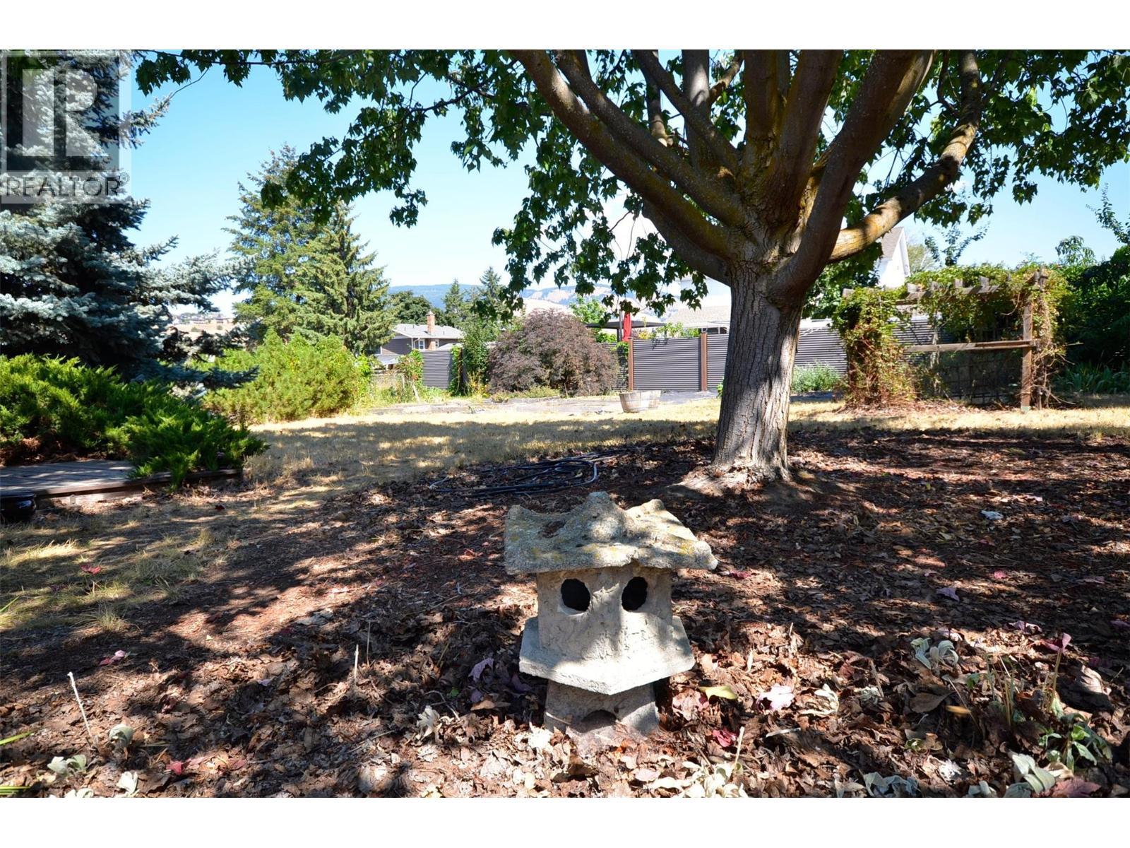 7609 Cunliffe Road, Coldstream, BC - Outdoor
