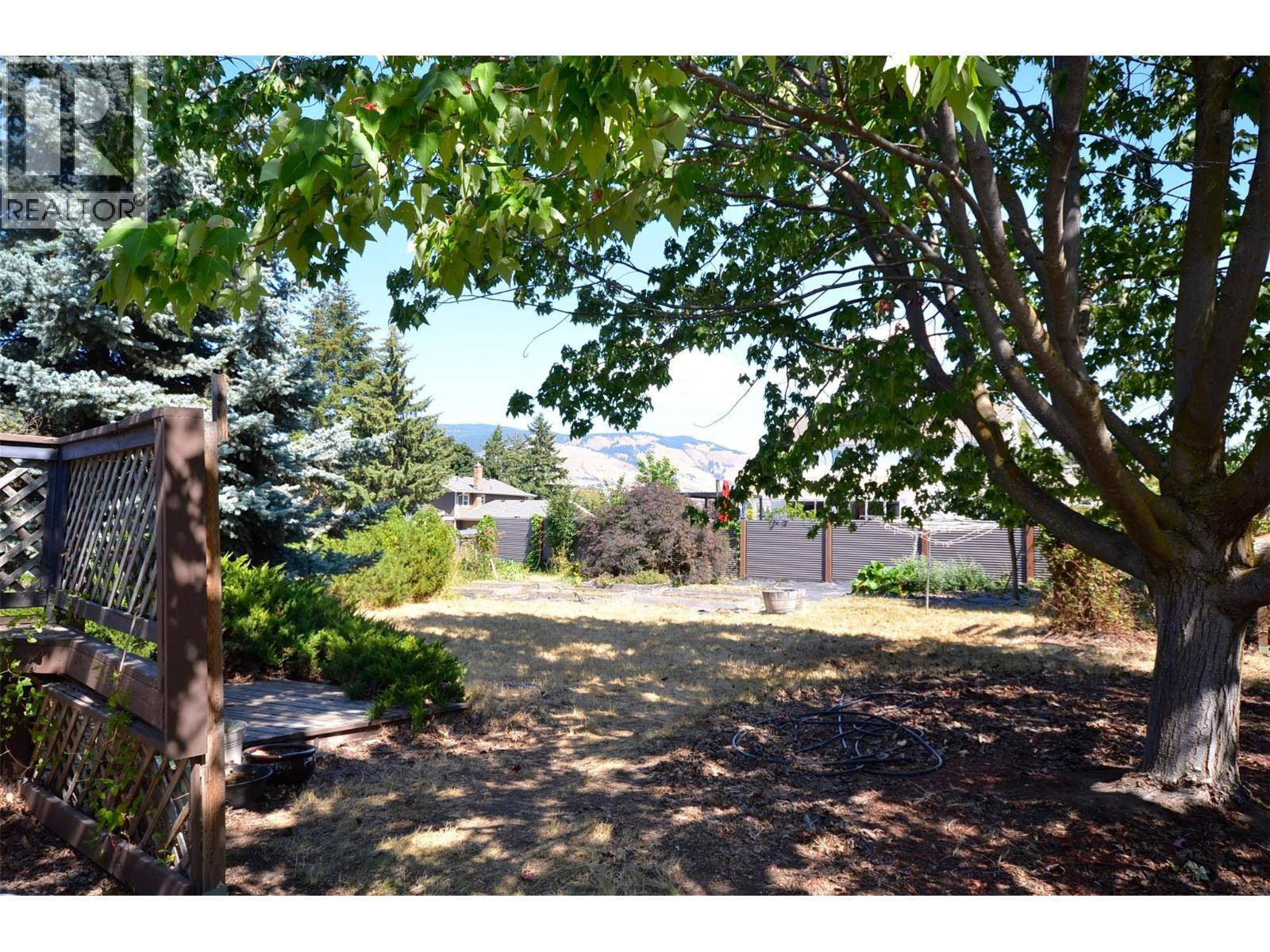 7609 Cunliffe Road, Coldstream, BC - Outdoor