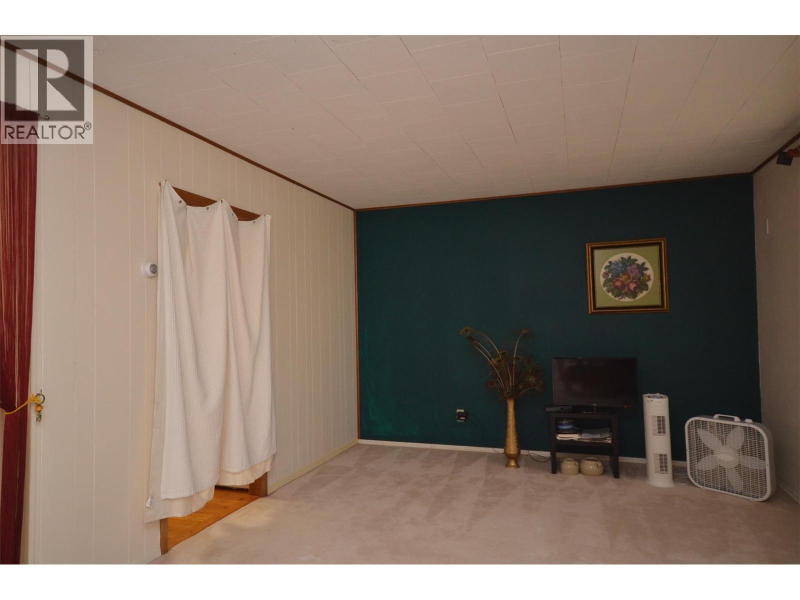 7609 Cunliffe Road, Coldstream, BC - Indoor