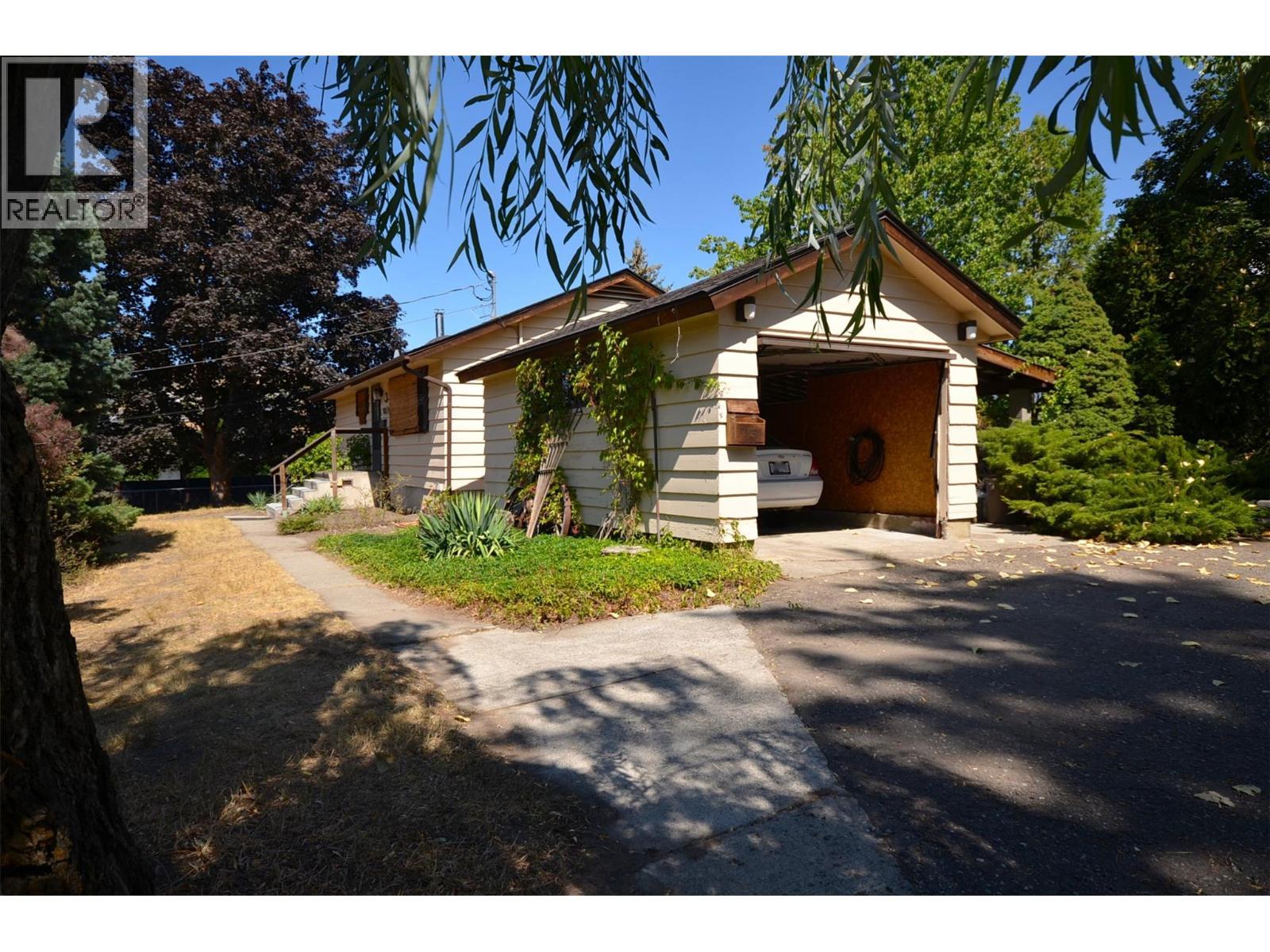 7609 Cunliffe Road, Coldstream, BC - Outdoor