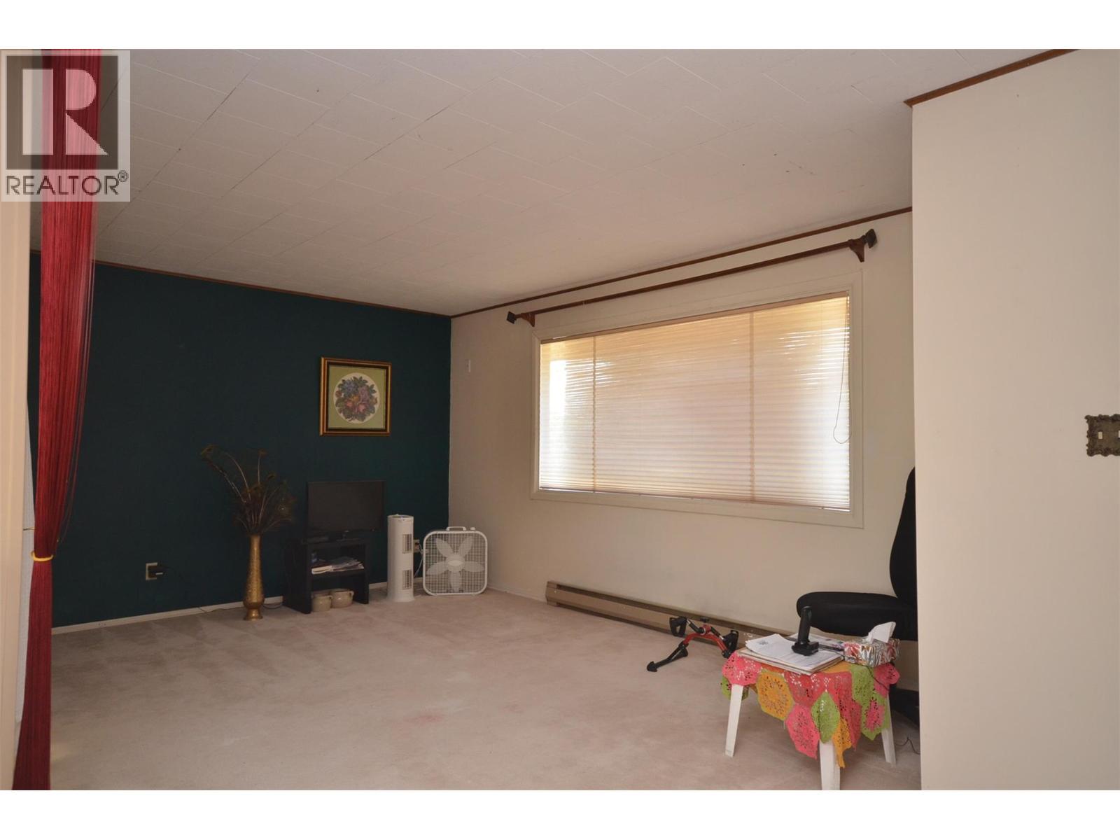 7609 Cunliffe Road, Coldstream, BC - Indoor