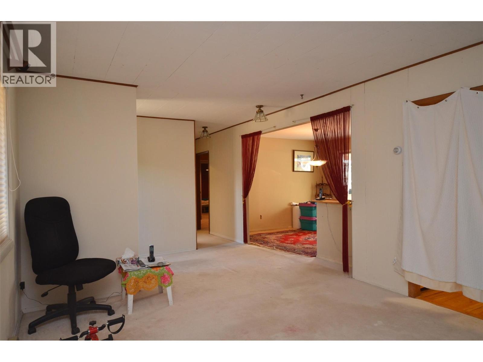 7609 Cunliffe Road, Coldstream, BC - Indoor