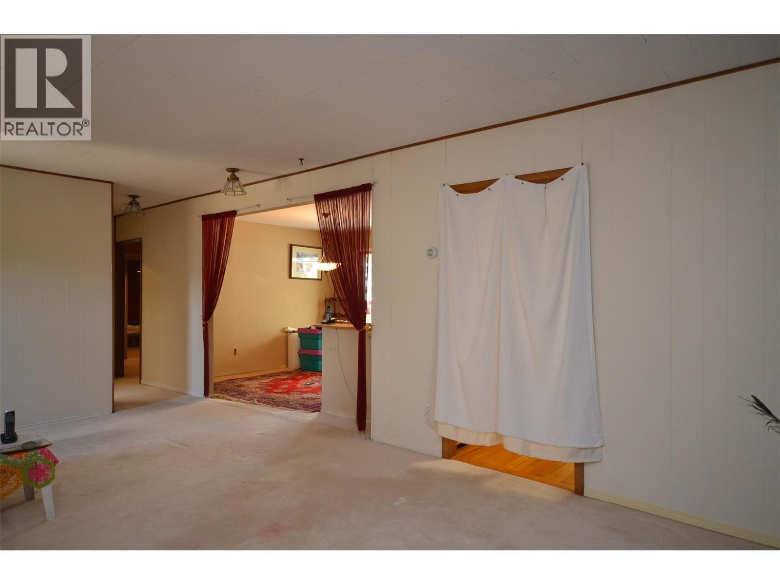 7609 Cunliffe Road, Coldstream, BC - Indoor Photo Showing Other Room