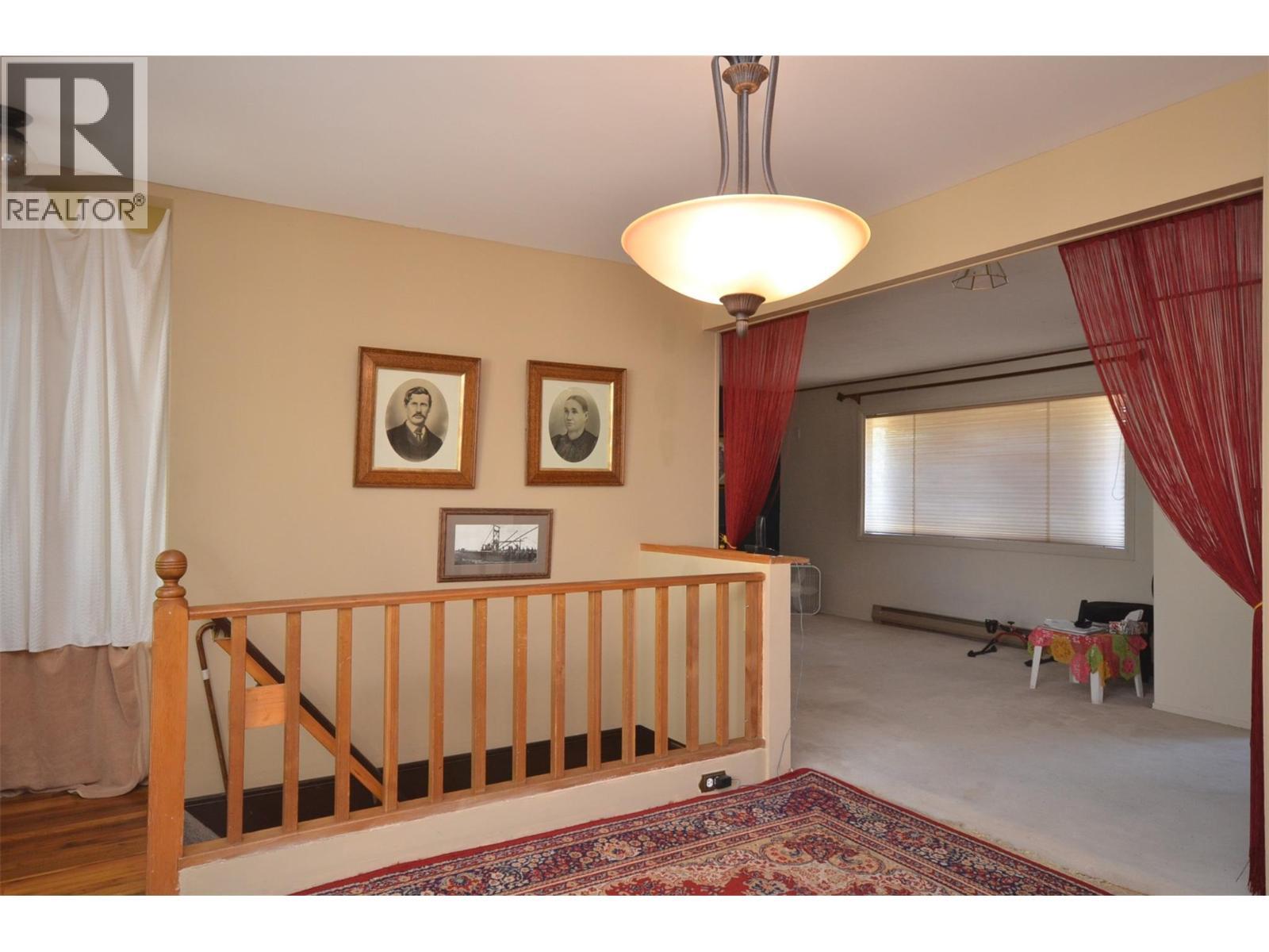 7609 Cunliffe Road, Coldstream, BC - Indoor Photo Showing Other Room