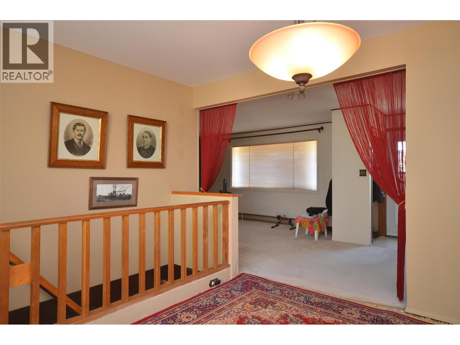 7609 Cunliffe Road, Coldstream, BC - Indoor Photo Showing Other Room