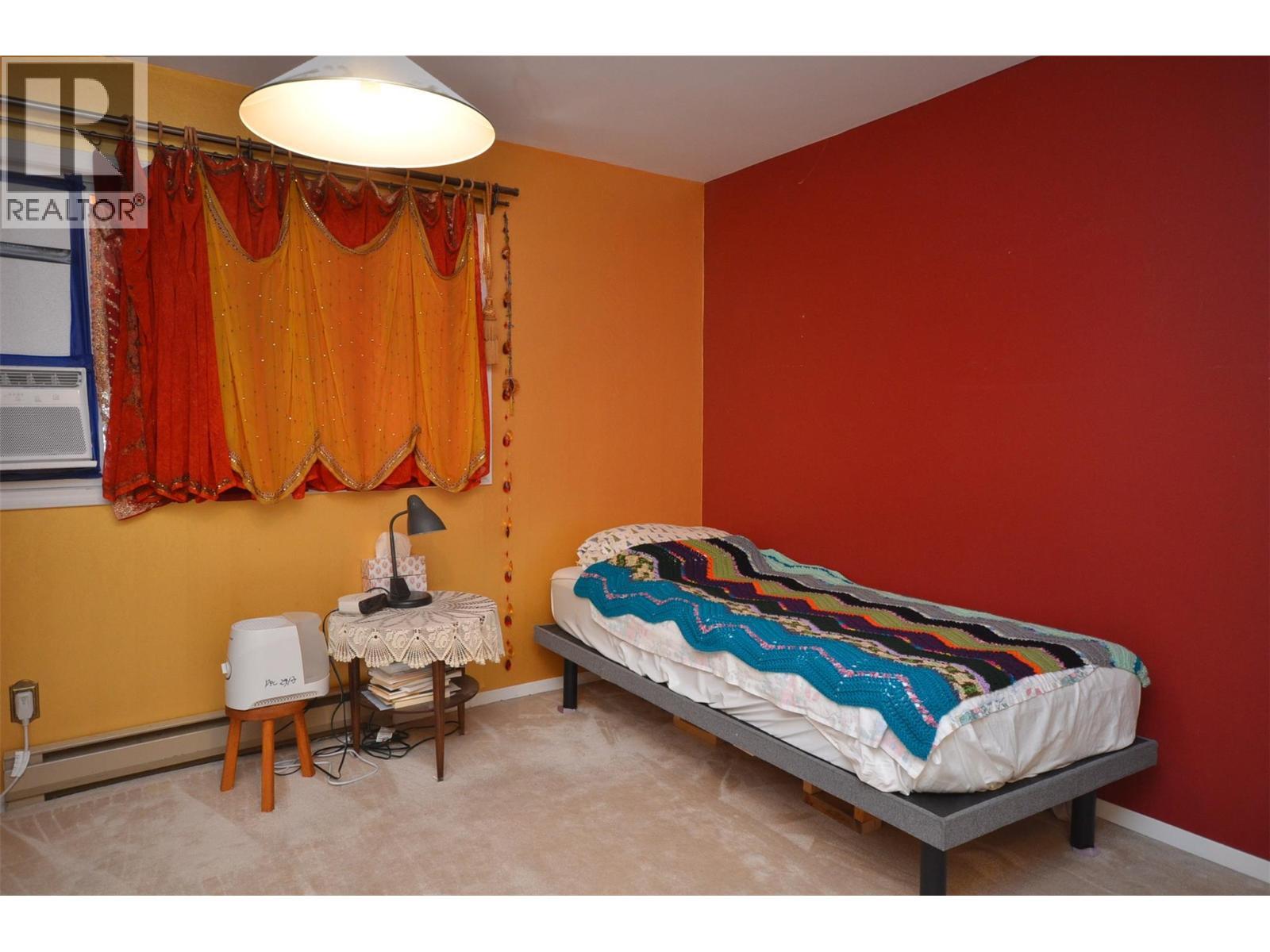 7609 Cunliffe Road, Coldstream, BC - Indoor Photo Showing Bedroom