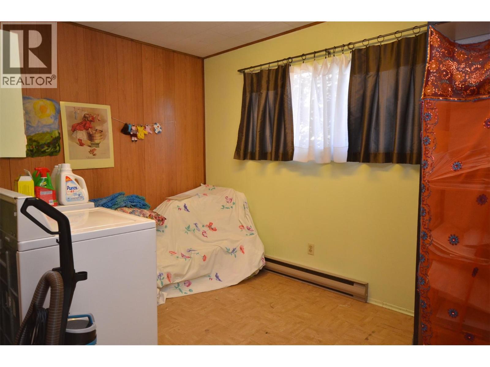 7609 Cunliffe Road, Coldstream, BC - Indoor