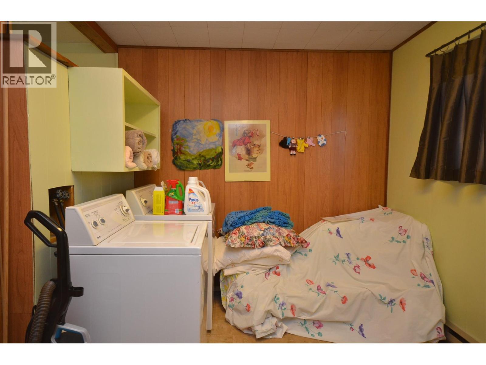 7609 Cunliffe Road, Coldstream, BC - Indoor
