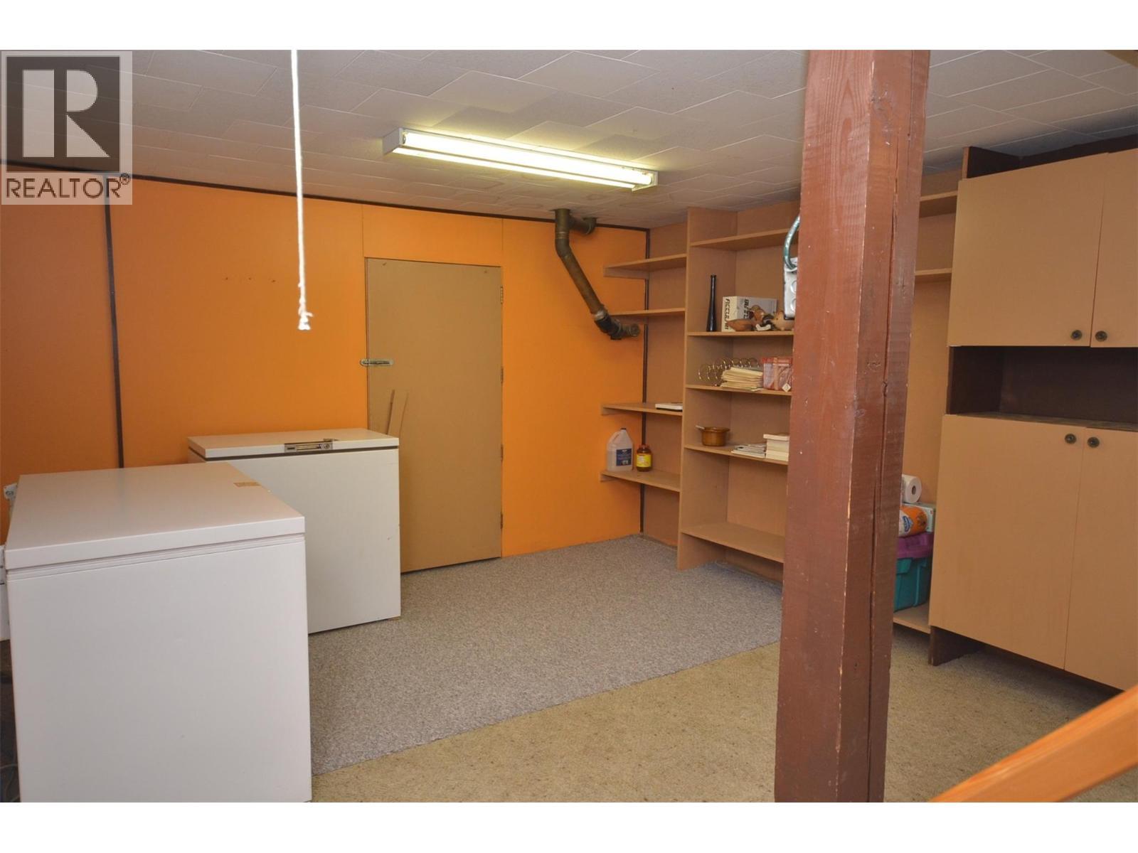7609 Cunliffe Road, Coldstream, BC - Indoor