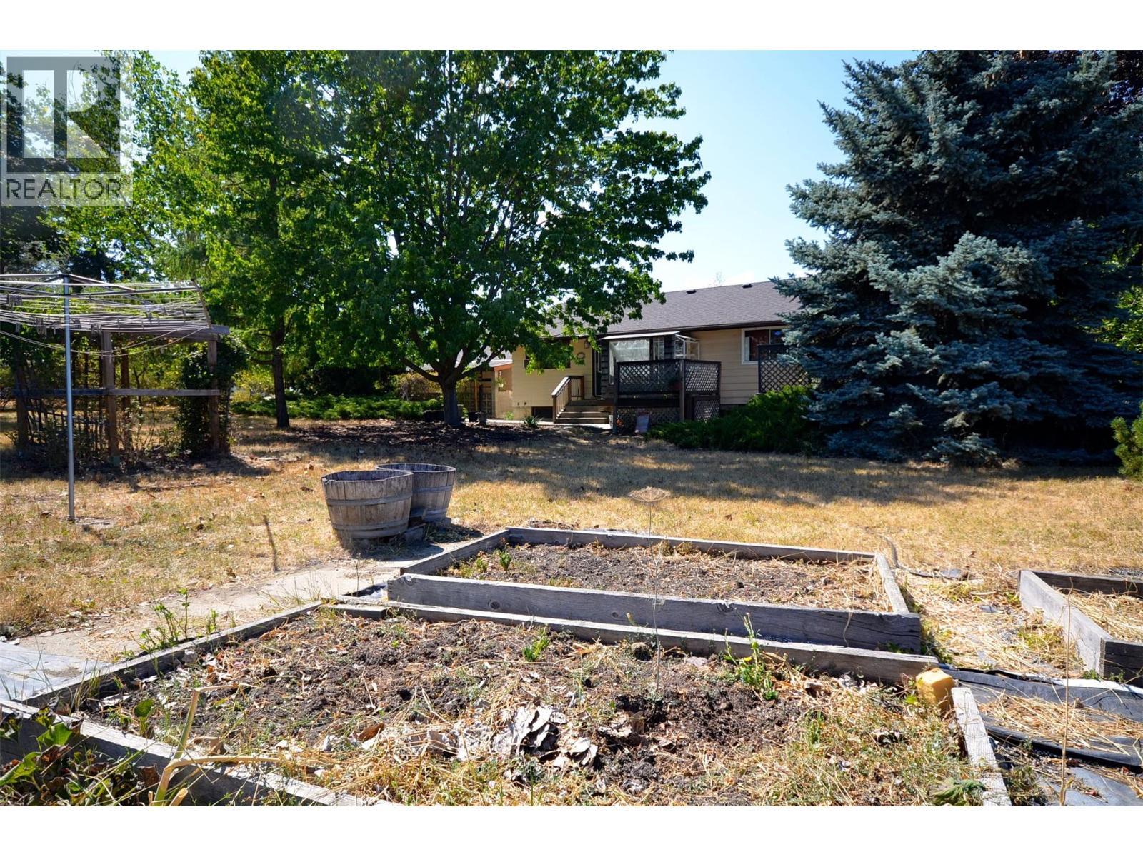 7609 Cunliffe Road, Coldstream, BC - Outdoor