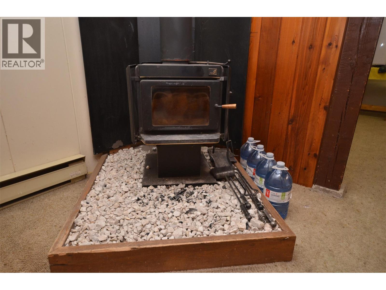 7609 Cunliffe Road, Coldstream, BC - Indoor