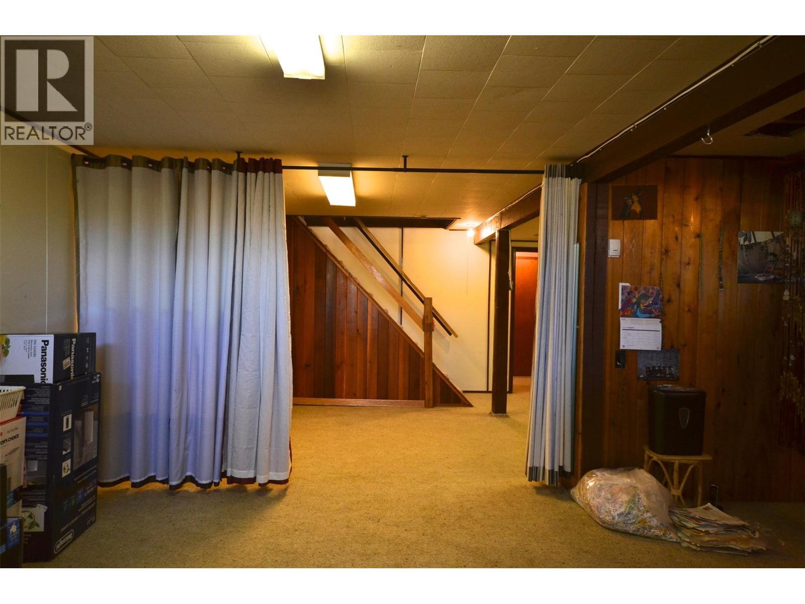 7609 Cunliffe Road, Coldstream, BC - Indoor