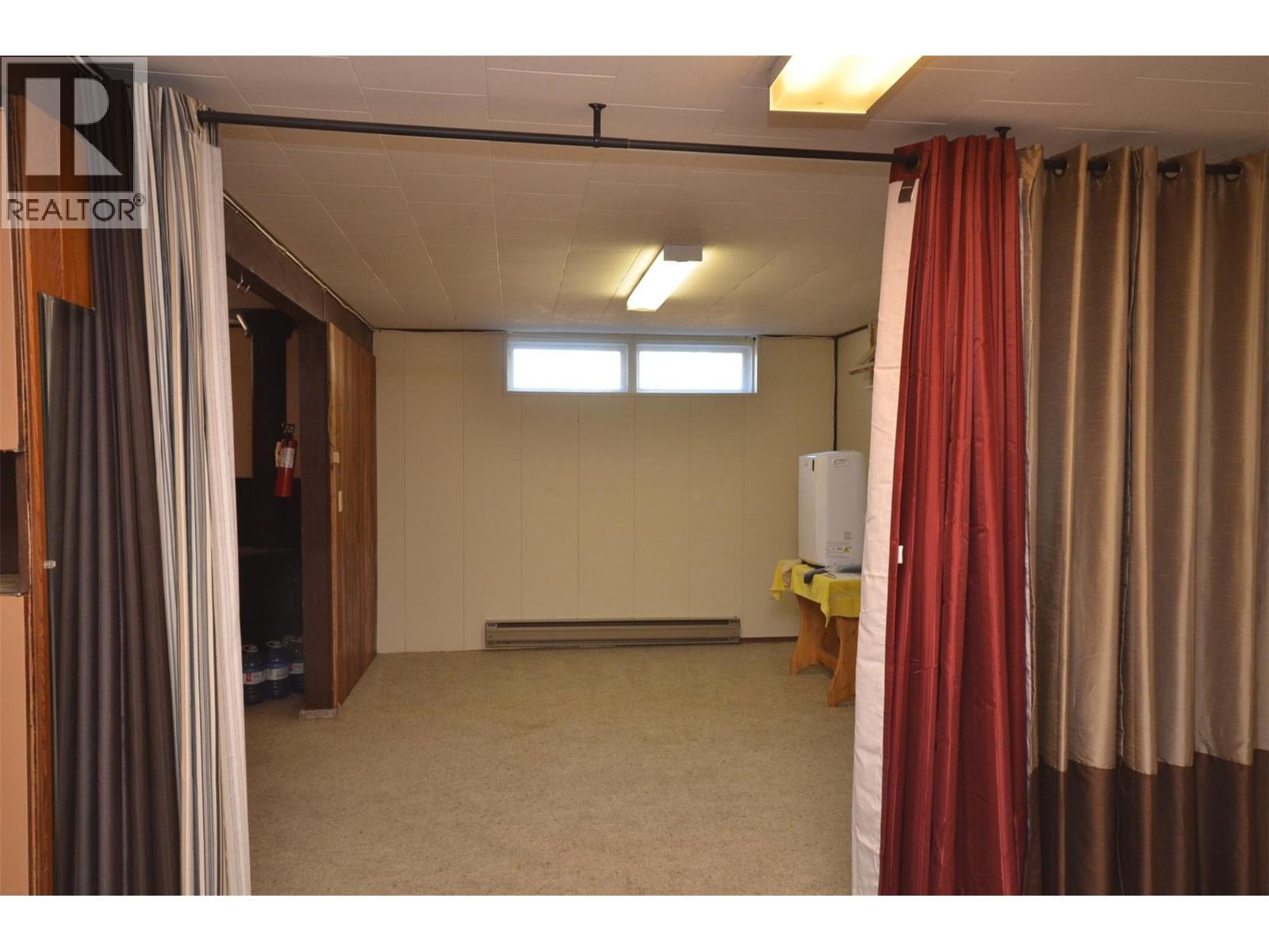 7609 Cunliffe Road, Coldstream, BC - Indoor
