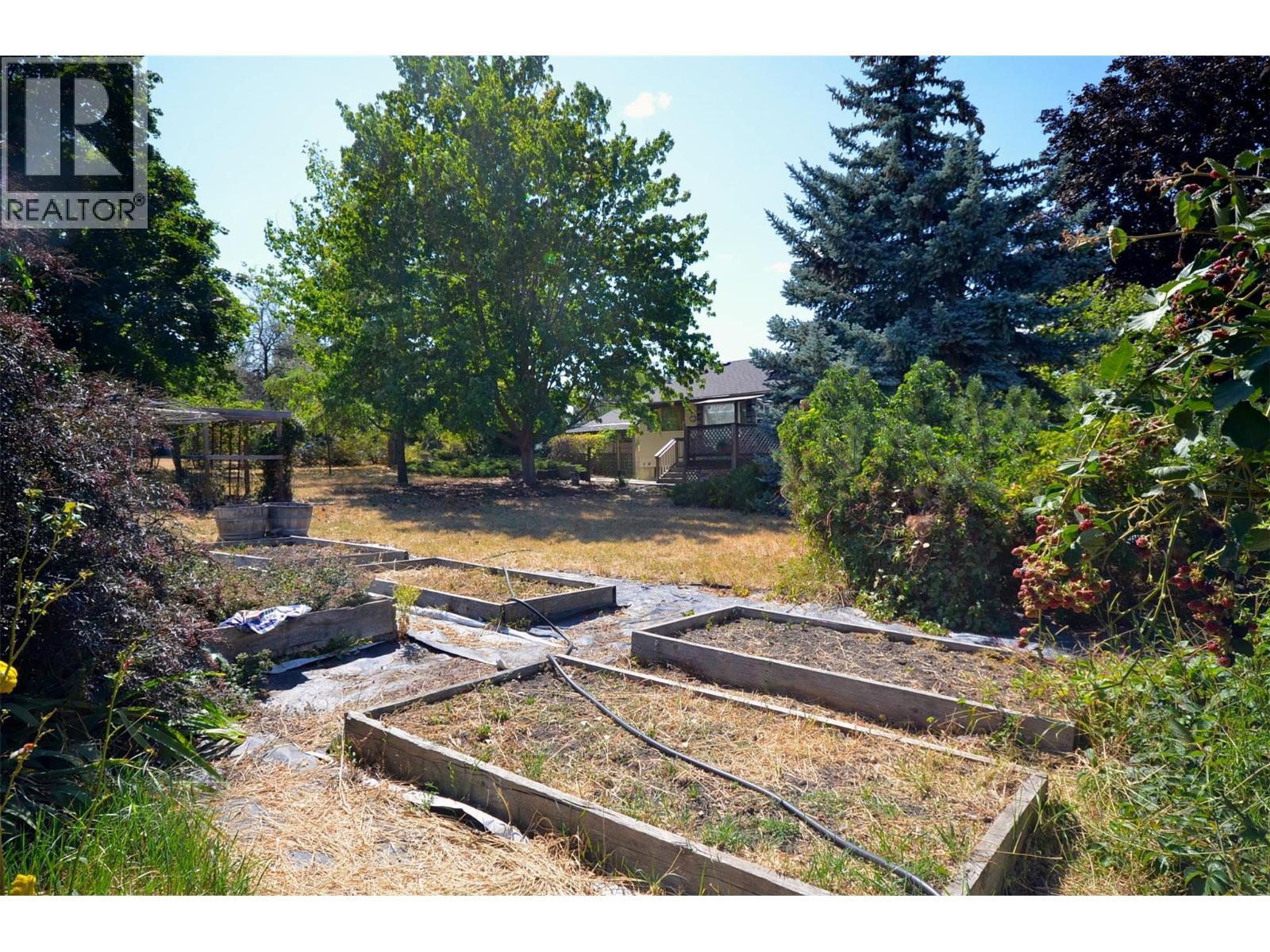 7609 Cunliffe Road, Coldstream, BC - Outdoor