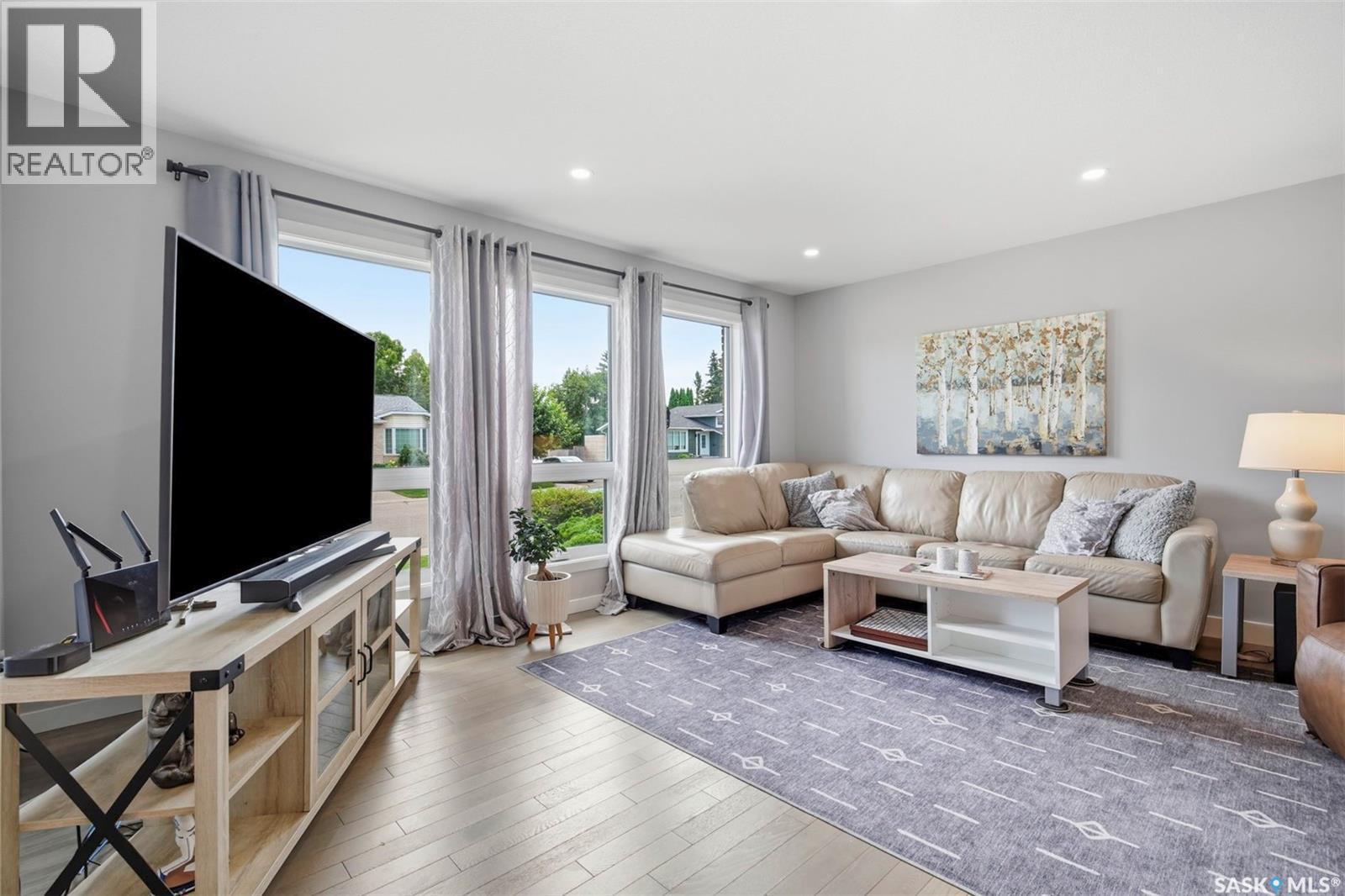 306 Whitewood Road, Saskatoon, SK - Indoor Photo Showing Living Room