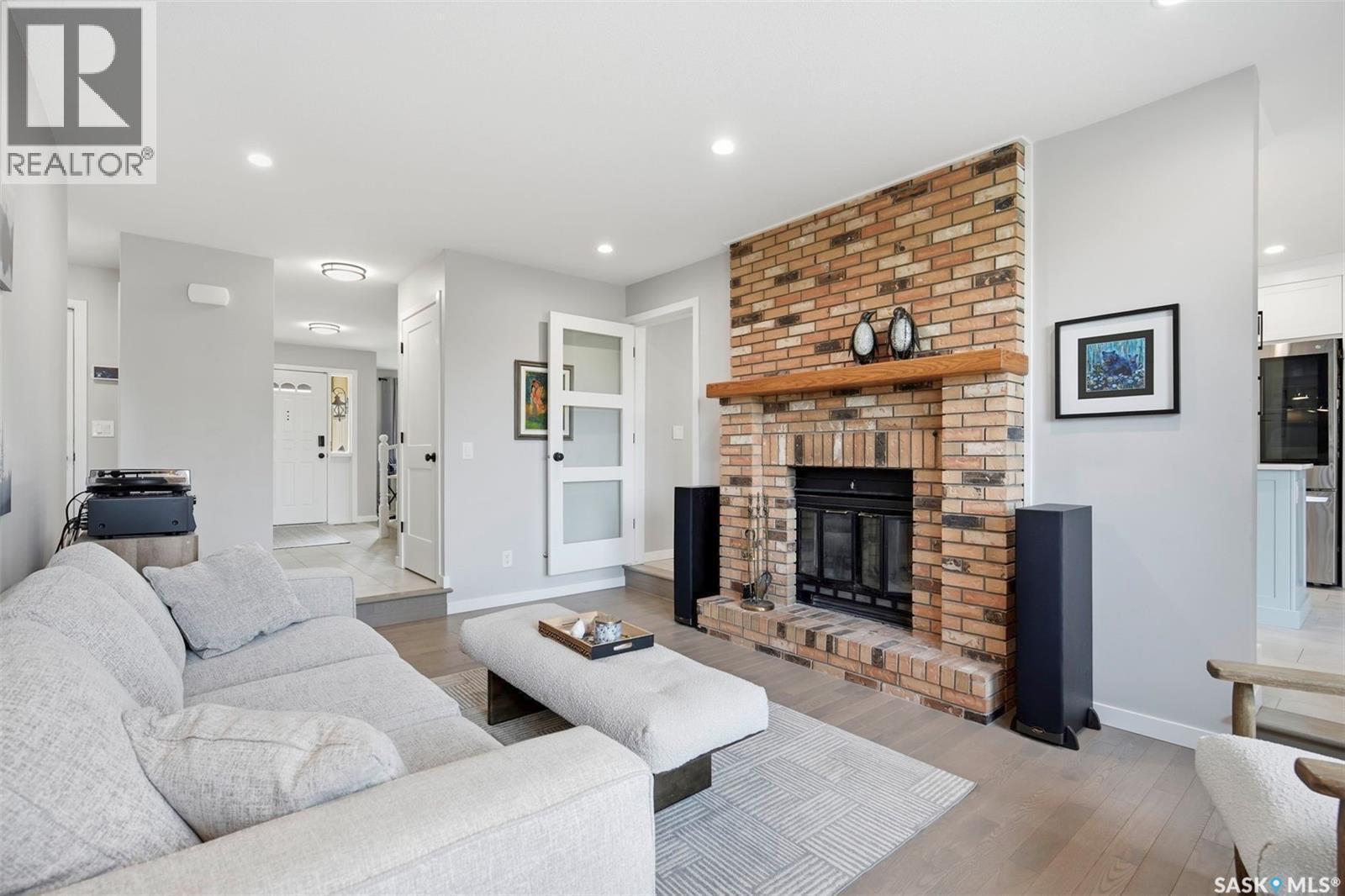 306 Whitewood Road, Saskatoon, SK - Indoor Photo Showing Living Room With Fireplace