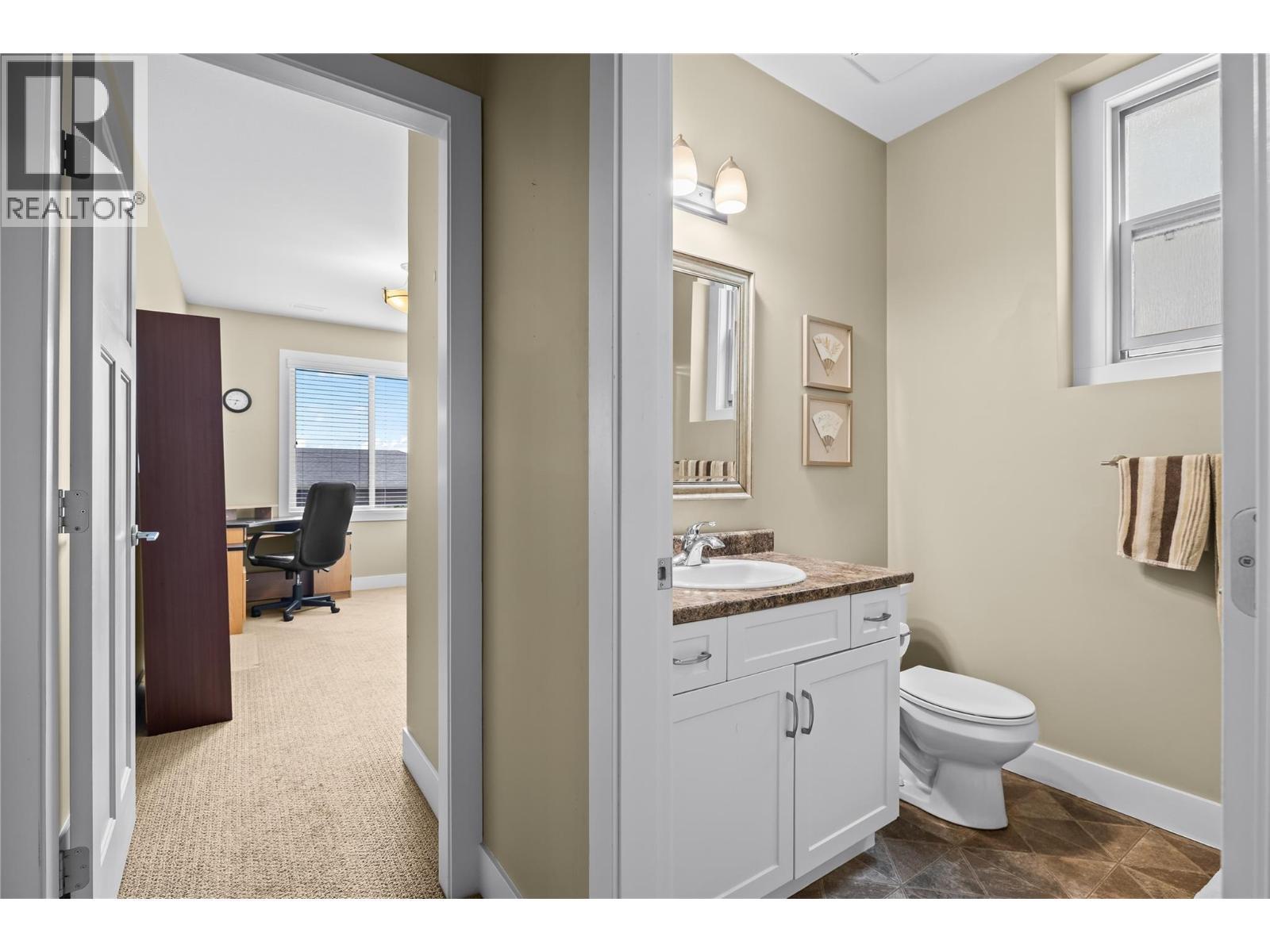 2421 Glacier Court Unit# 2, Kelowna, BC - Indoor Photo Showing Bathroom
