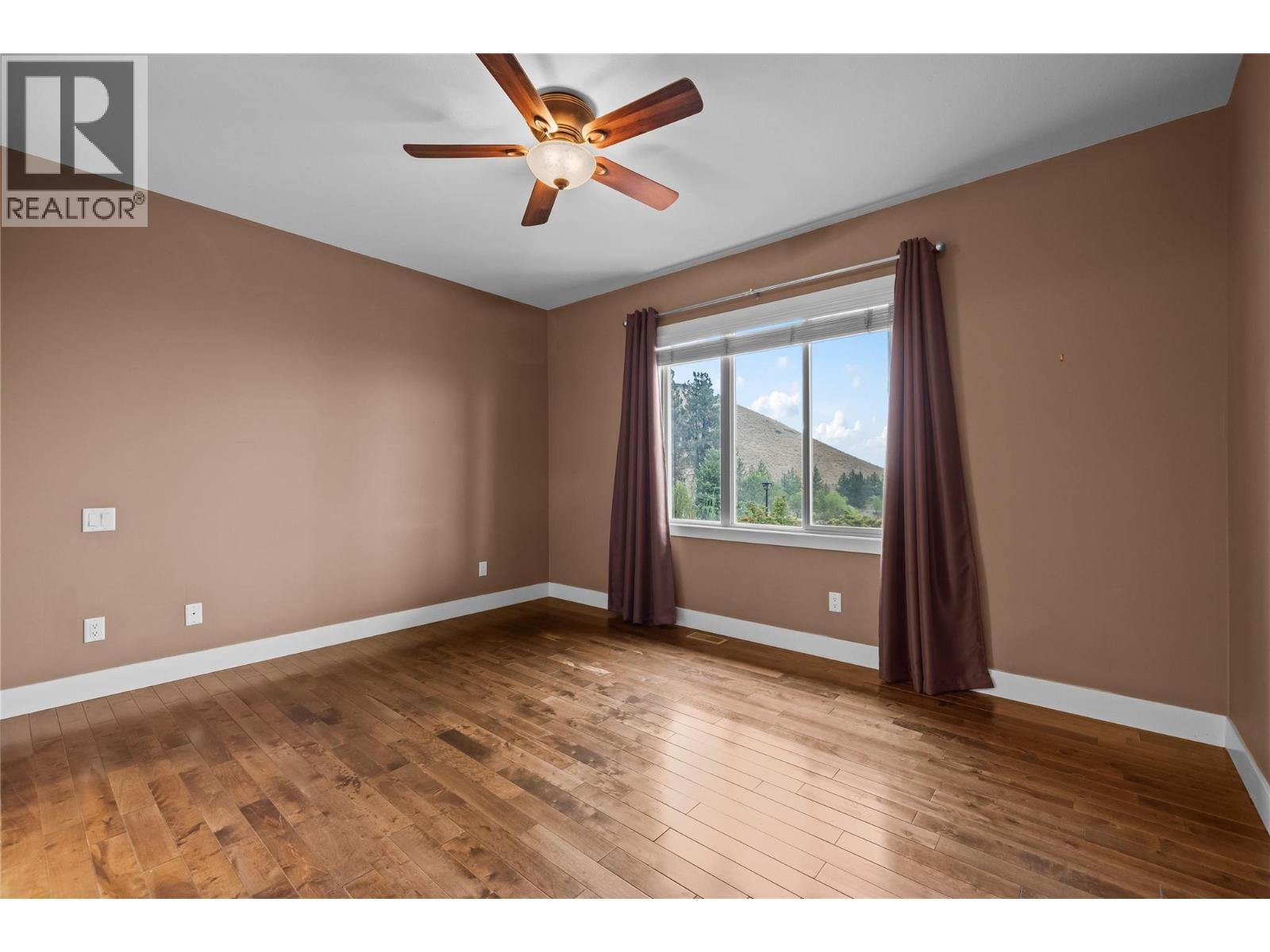 2421 Glacier Court Unit# 2, Kelowna, BC - Indoor Photo Showing Other Room