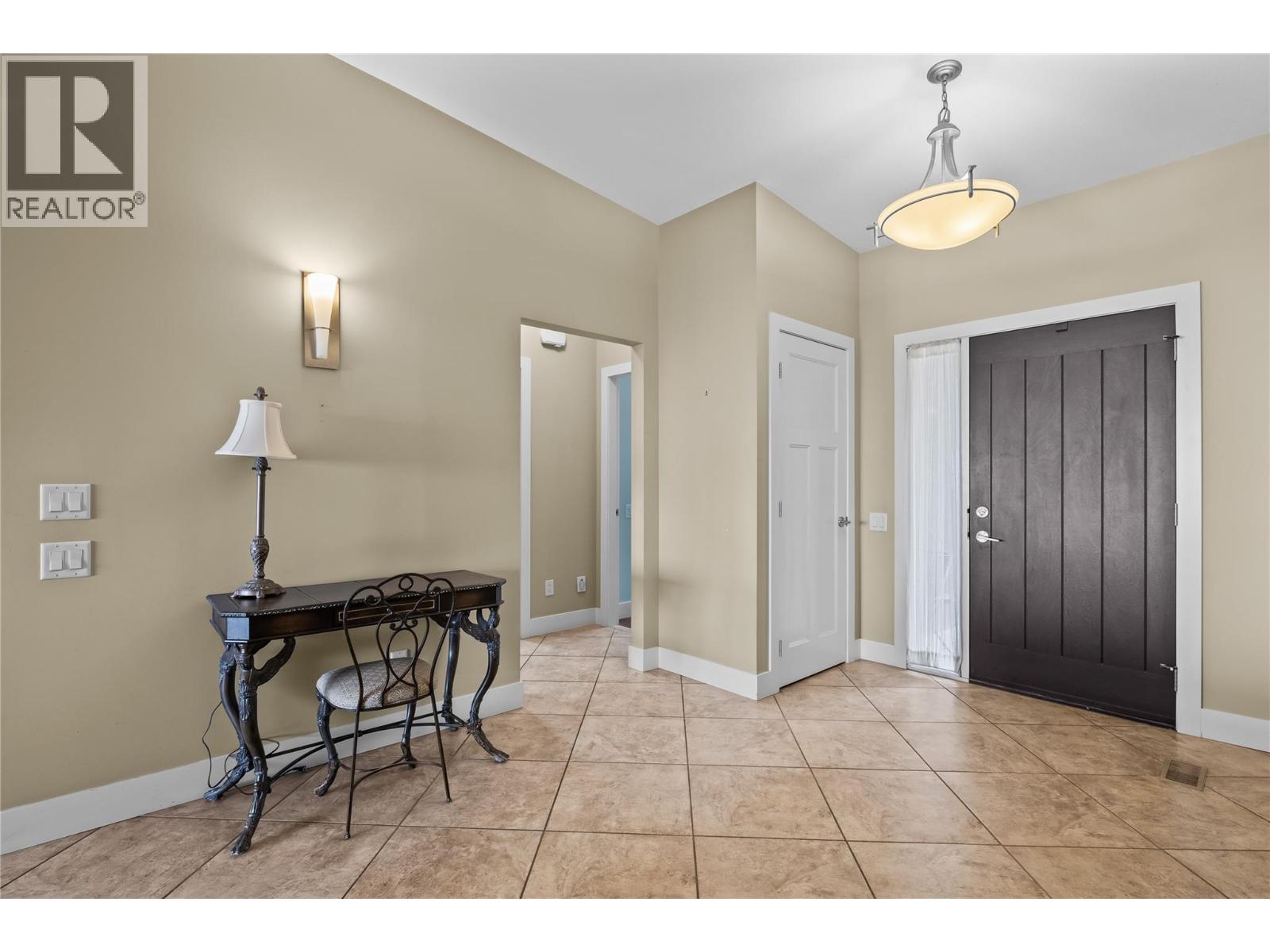 2421 Glacier Court Unit# 2, Kelowna, BC - Indoor Photo Showing Other Room