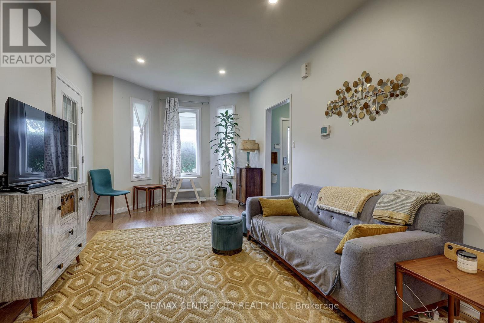 169 Wellington Street, St. Thomas, ON - Indoor Photo Showing Living Room