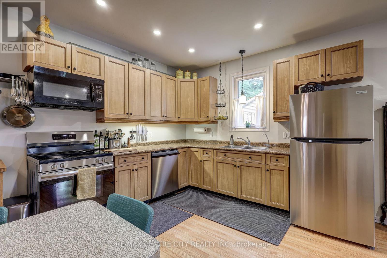 169 Wellington Street, St. Thomas, ON - Indoor Photo Showing Kitchen With Double Sink