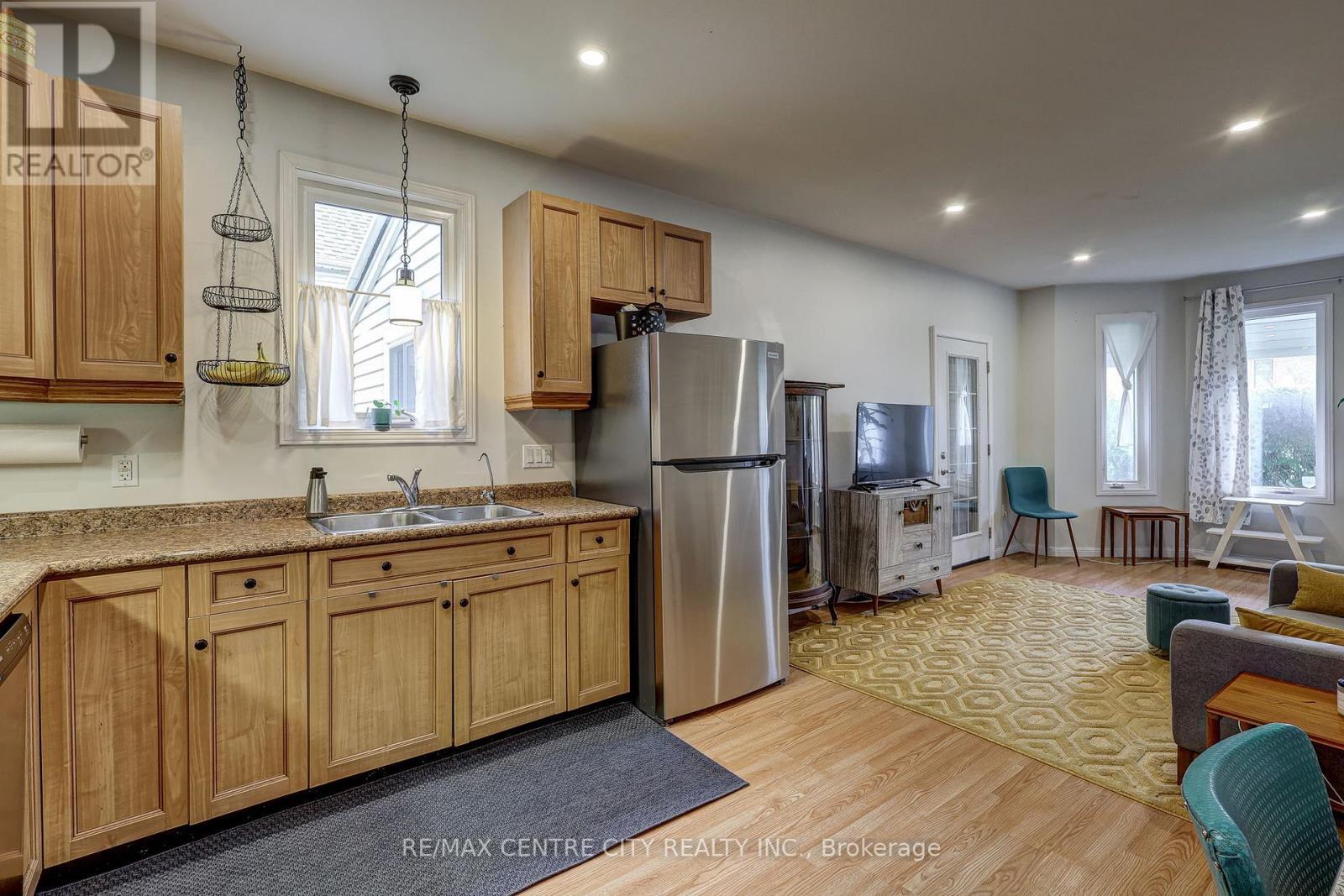 169 Wellington Street, St. Thomas, ON - Indoor Photo Showing Kitchen With Double Sink