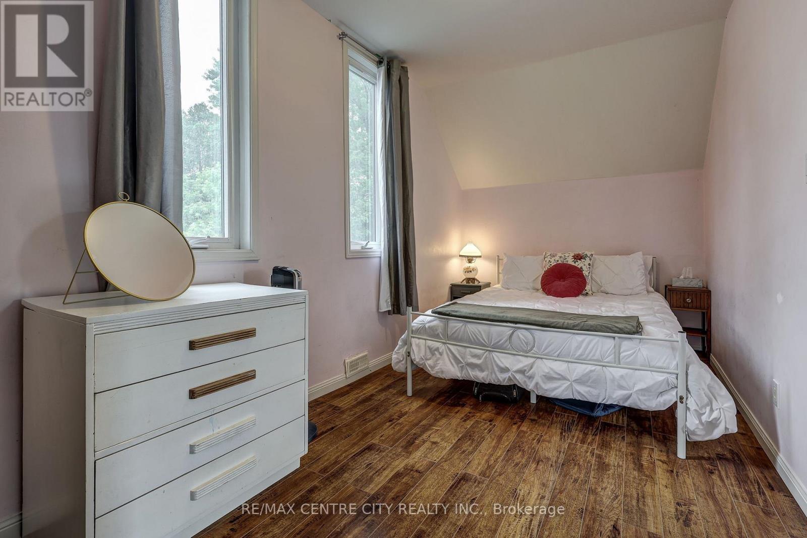 169 Wellington Street, St. Thomas, ON - Indoor Photo Showing Bedroom