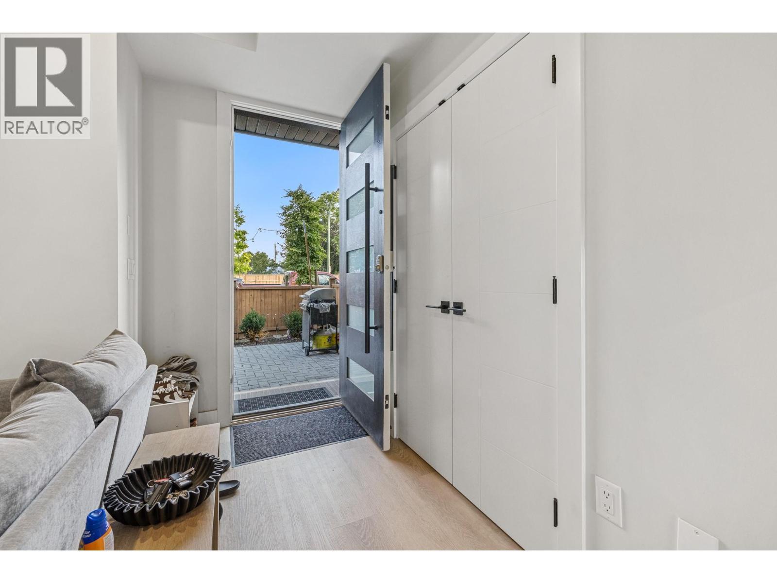 830 Glenwood Avenue Unit# 2, Kelowna, BC - Indoor Photo Showing Other Room