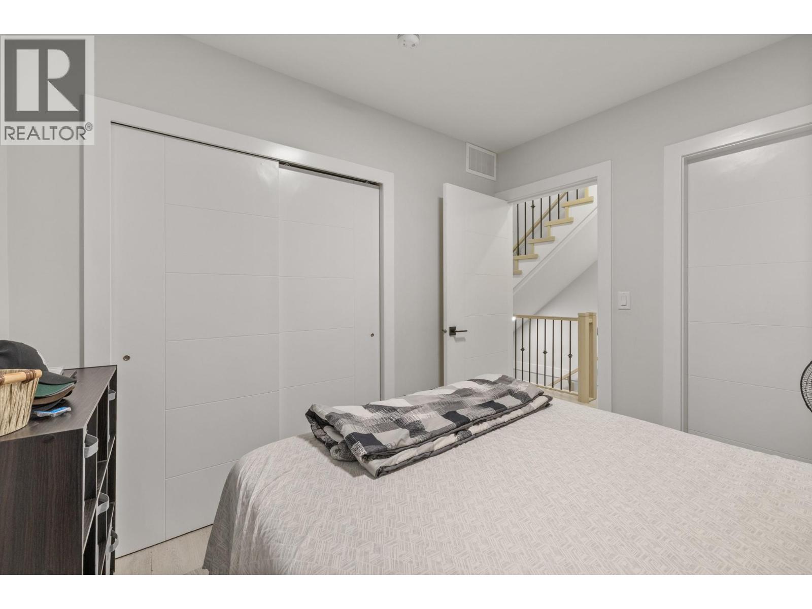 830 Glenwood Avenue Unit# 2, Kelowna, BC - Indoor Photo Showing Bedroom