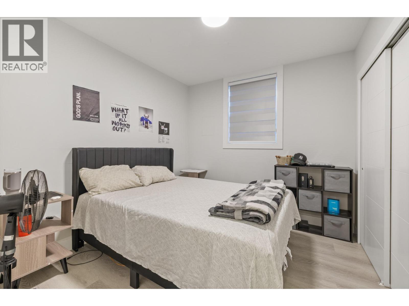 830 Glenwood Avenue Unit# 2, Kelowna, BC - Indoor Photo Showing Bedroom