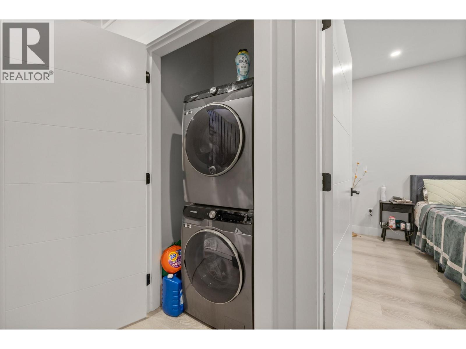 830 Glenwood Avenue Unit# 2, Kelowna, BC - Indoor Photo Showing Laundry Room