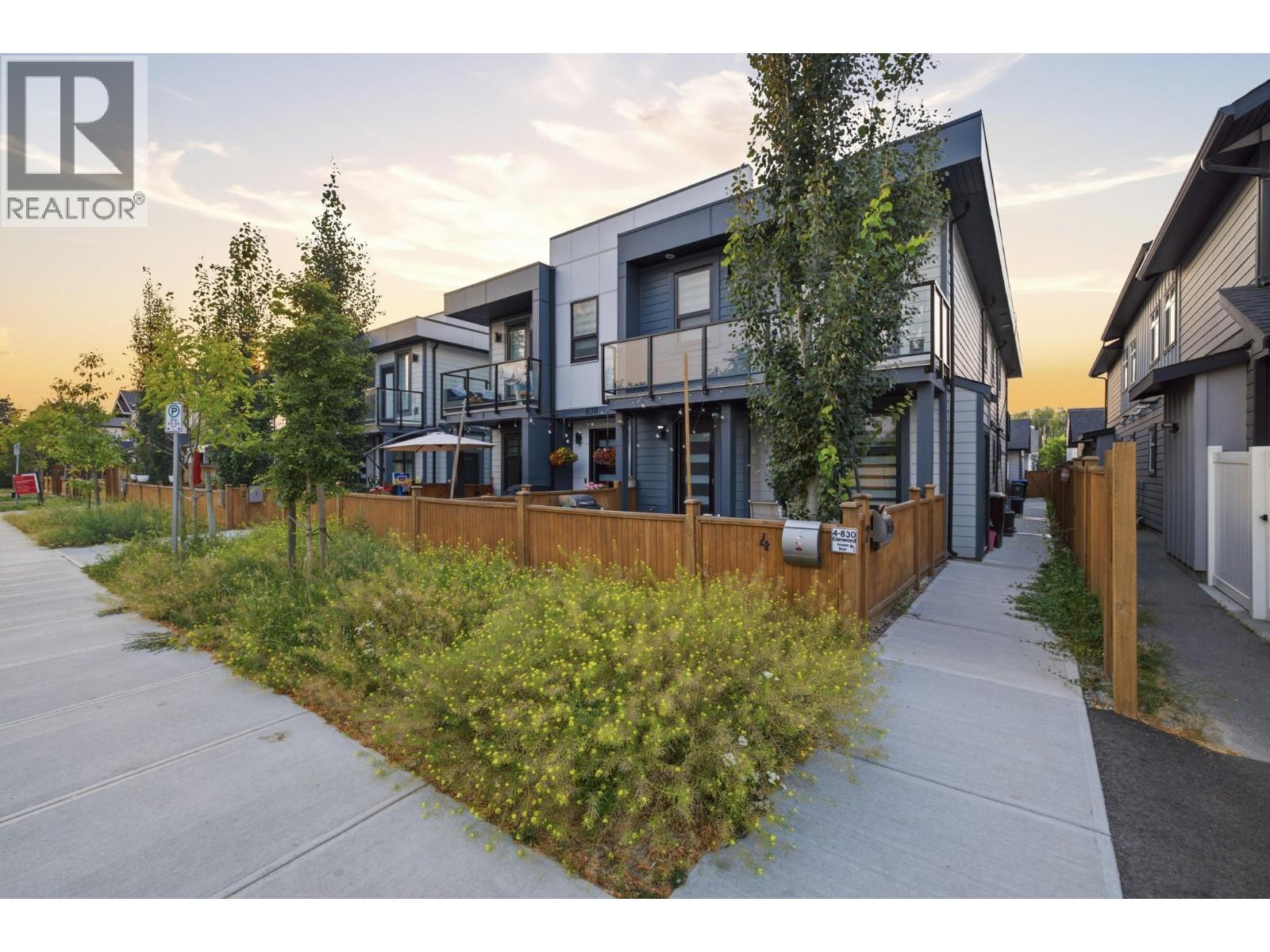830 Glenwood Avenue Unit# 2, Kelowna, BC - Outdoor With Balcony With Deck Patio Veranda