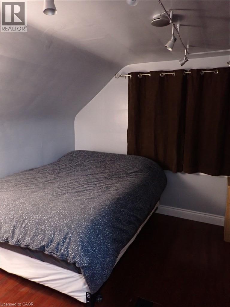15 Blair Avenue, Hamilton, ON - Indoor Photo Showing Bedroom