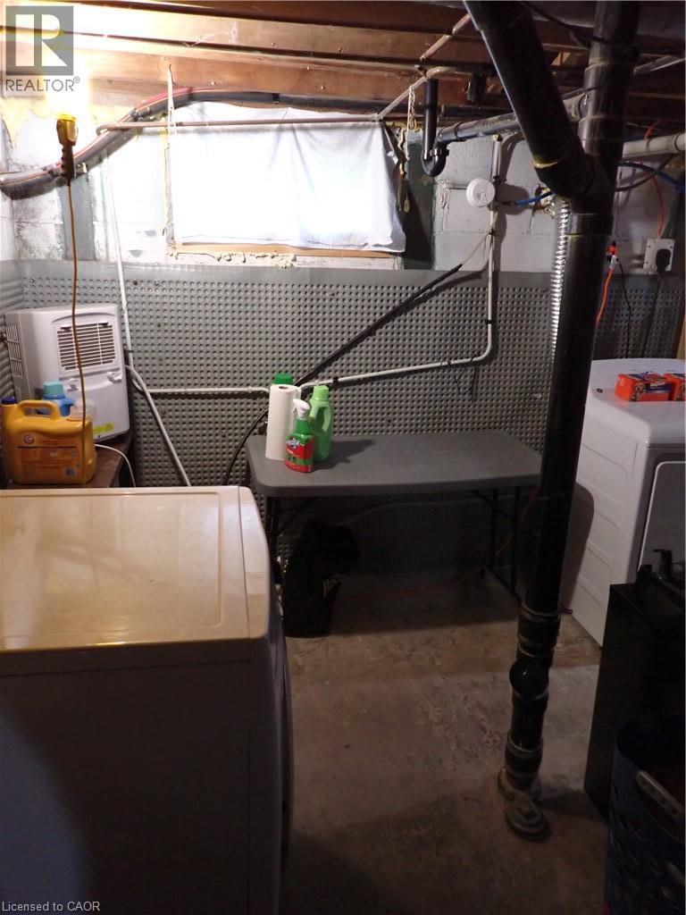 15 Blair Avenue, Hamilton, ON - Indoor Photo Showing Laundry Room