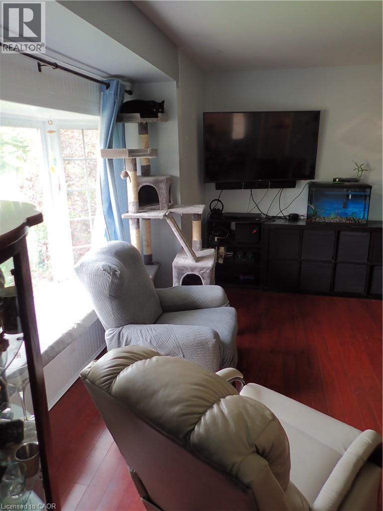15 Blair Avenue, Hamilton, ON - Indoor Photo Showing Living Room