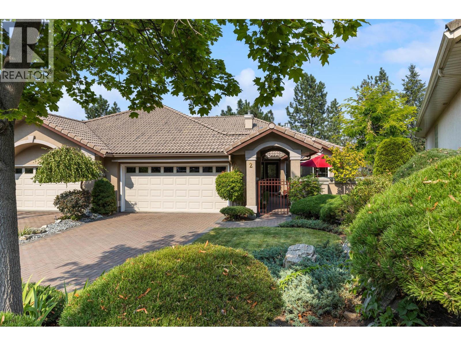 Front entrance and driveway. - 4400 Gallaghers Drive E Unit# 2, Kelowna, BC - Outdoor