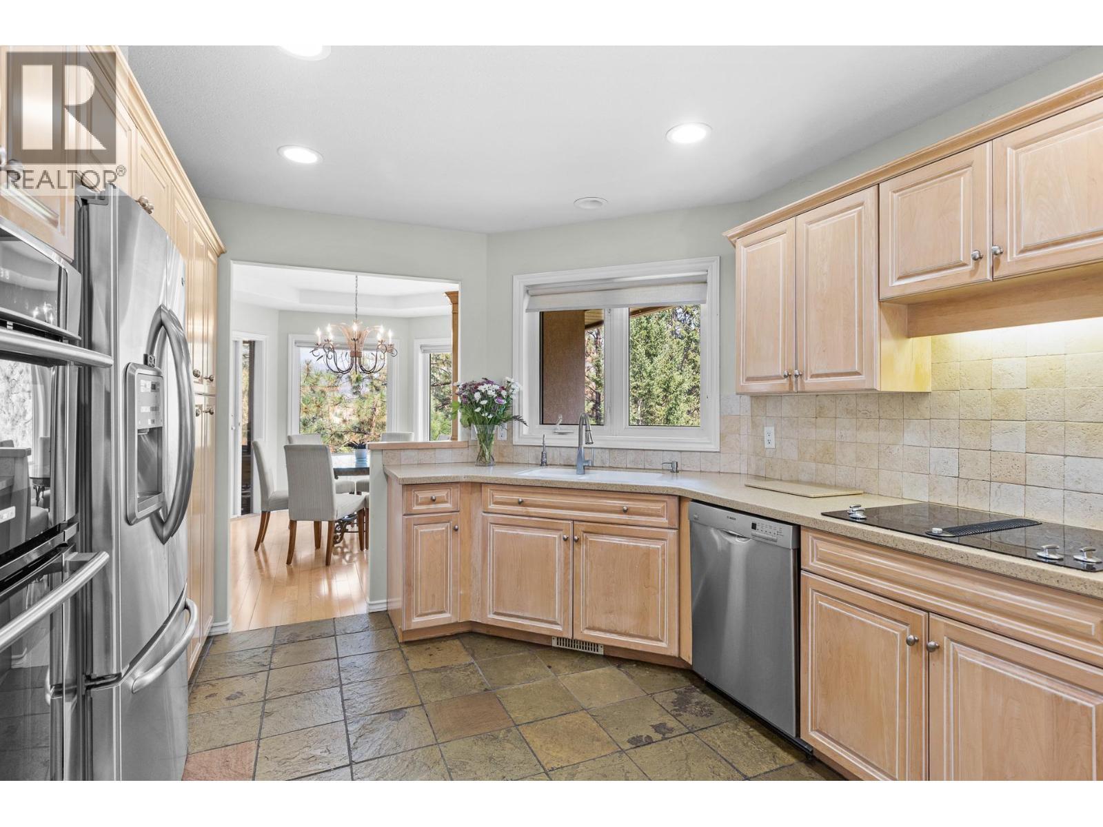 4400 Gallaghers Drive E Unit# 2, Kelowna, BC - Indoor Photo Showing Kitchen