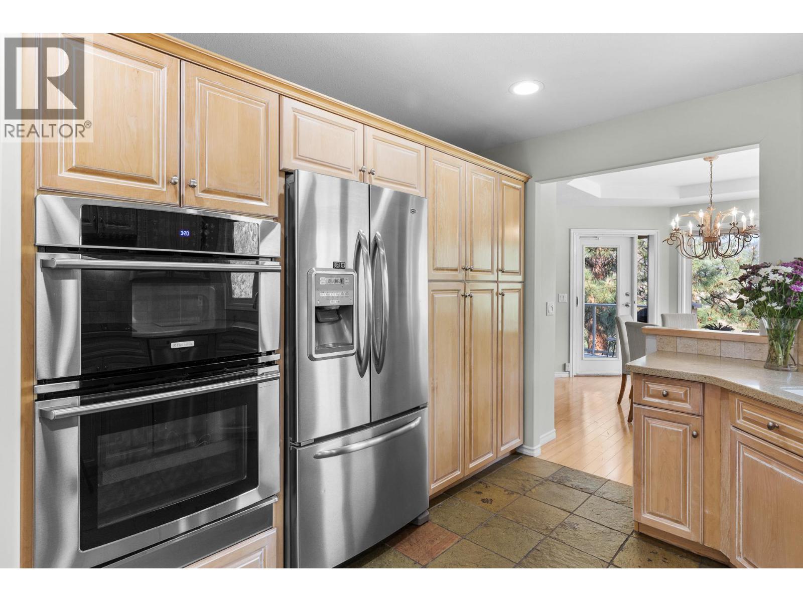 4400 Gallaghers Drive E Unit# 2, Kelowna, BC - Indoor Photo Showing Kitchen