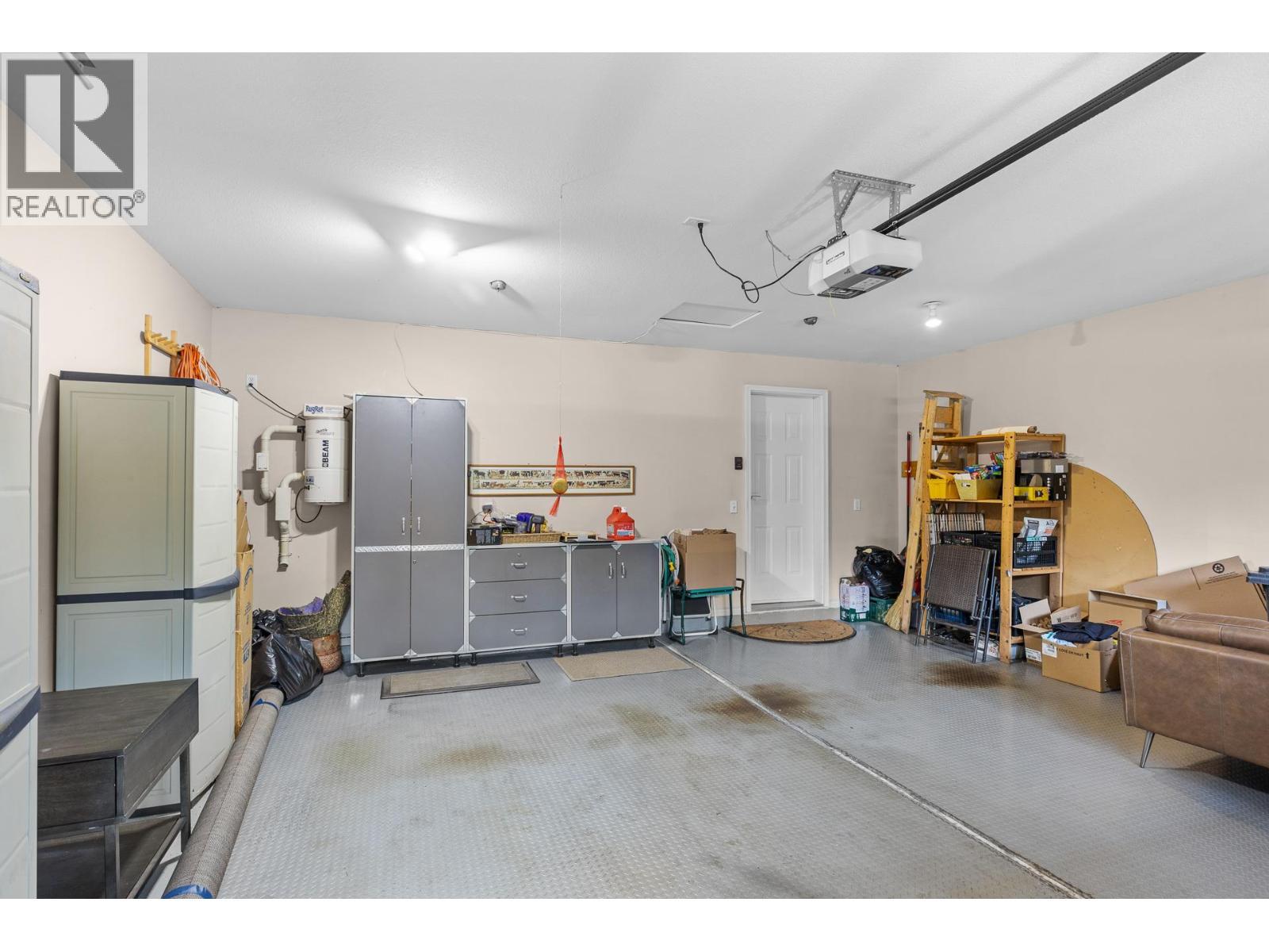 4400 Gallaghers Drive E Unit# 2, Kelowna, BC - Indoor Photo Showing Garage