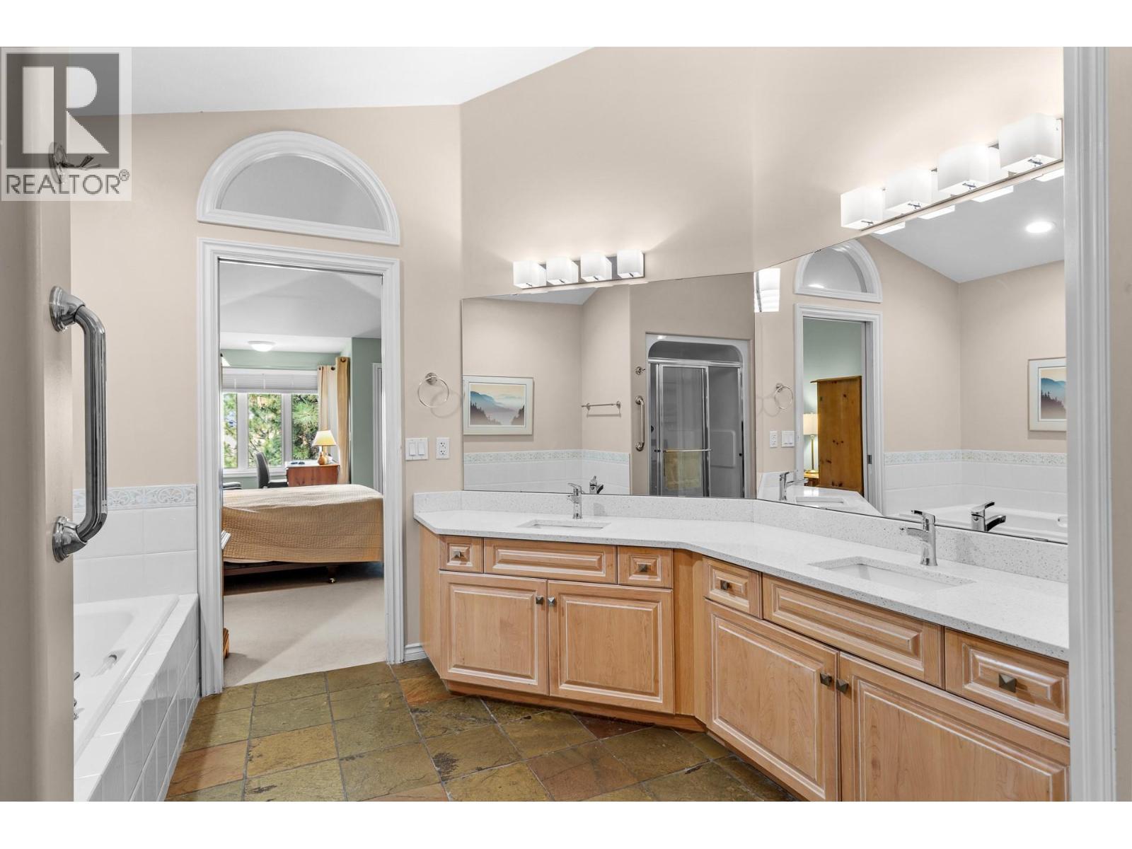 Large ensuite. - 4400 Gallaghers Drive E Unit# 2, Kelowna, BC - Indoor Photo Showing Bathroom