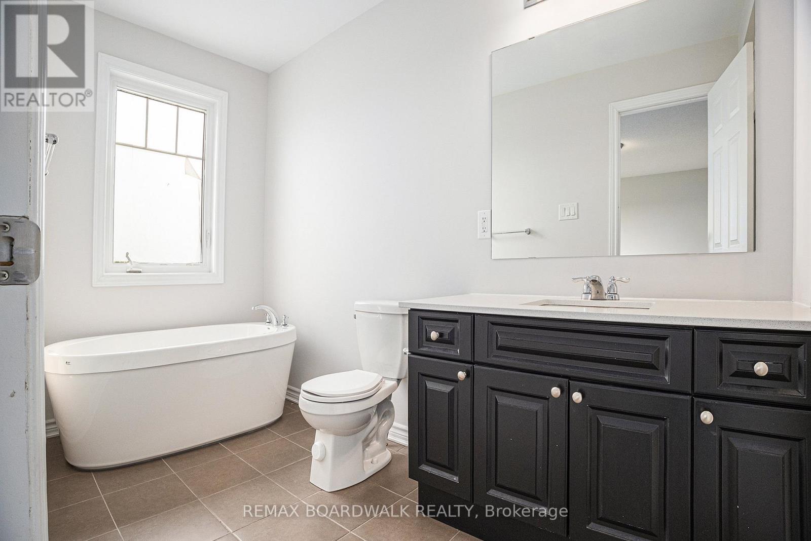 628 Monardia Way, Ottawa, ON - Indoor Photo Showing Bathroom