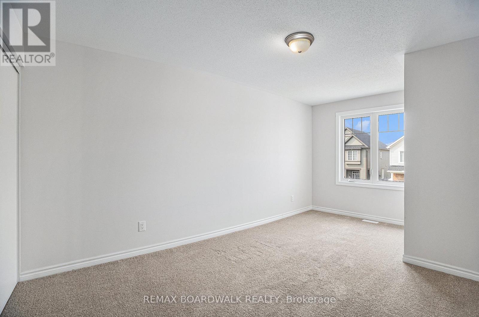 628 Monardia Way, Ottawa, ON - Indoor Photo Showing Other Room