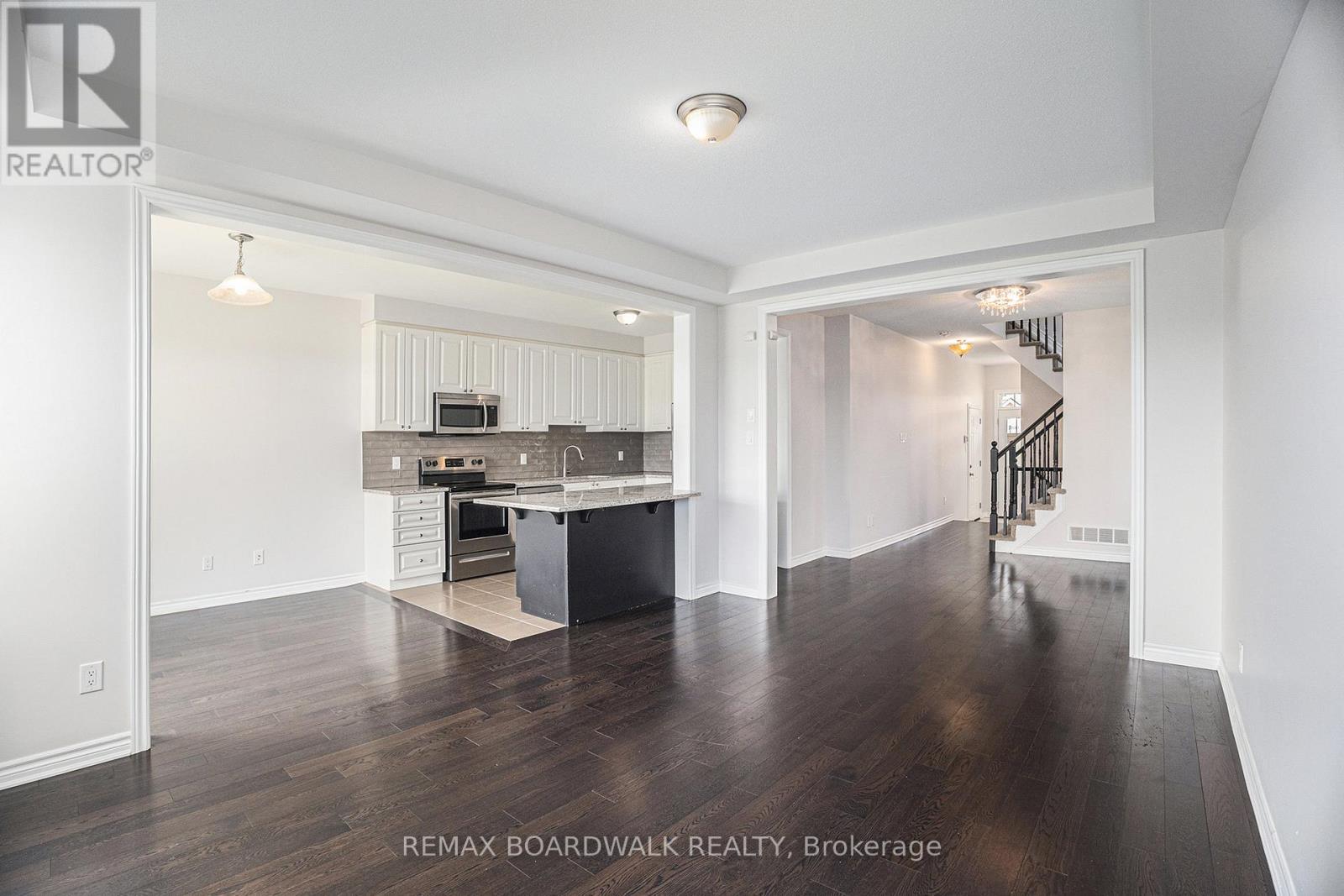 628 Monardia Way, Ottawa, ON - Indoor Photo Showing Kitchen