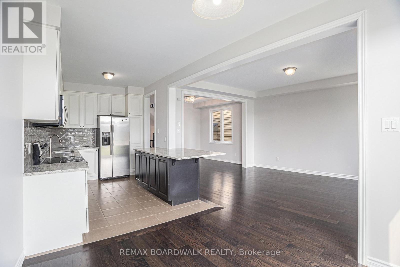 628 Monardia Way, Ottawa, ON - Indoor Photo Showing Kitchen