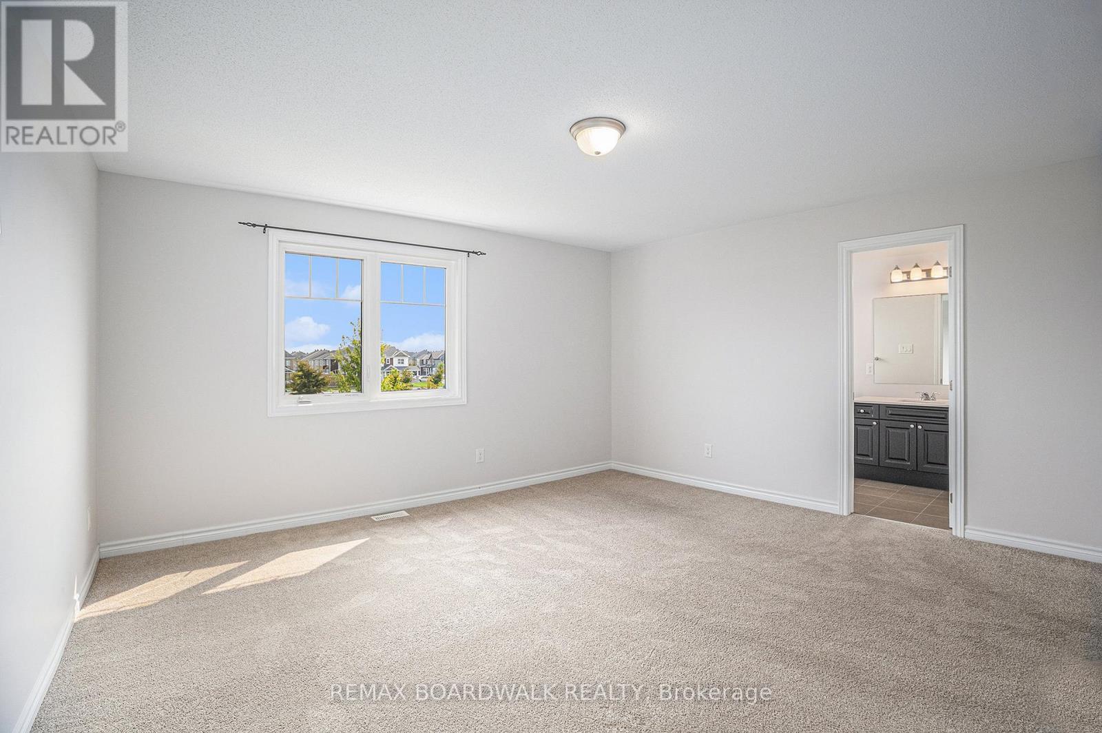 628 Monardia Way, Ottawa, ON - Indoor Photo Showing Other Room
